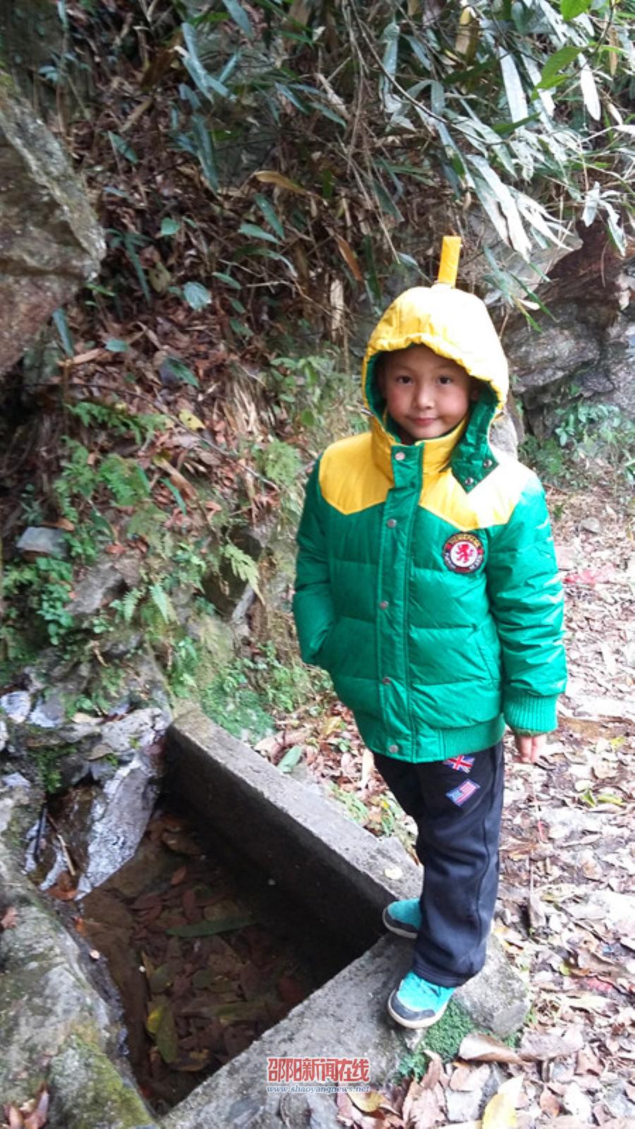 家中八岁“小皇帝”变“雄鹰” “独自一人”穿越洛口山大峡谷