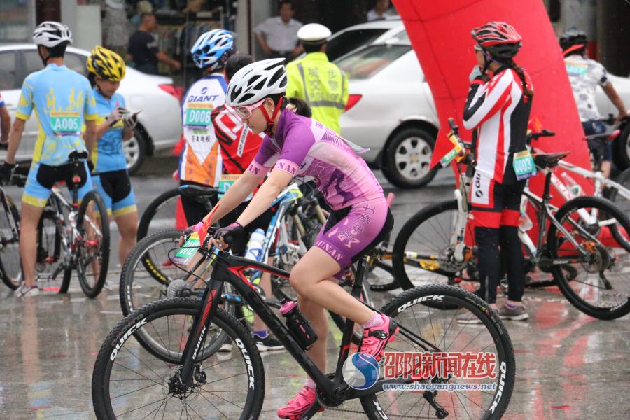 城步举办首届“环保安全杯”自行车赛