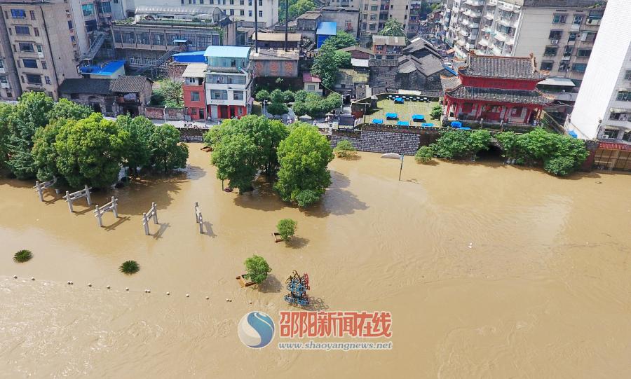 邵阳遭遇特大洪水 记者航拍城区受灾情况