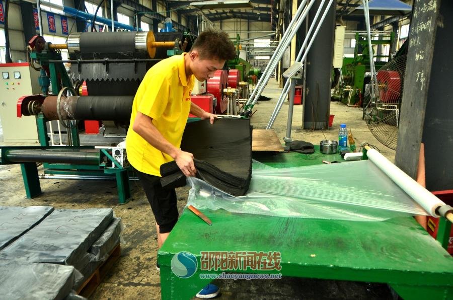 常压连续环保再生胶工艺技术得专家认可 邵阳市橡胶企业获国家级殊荣