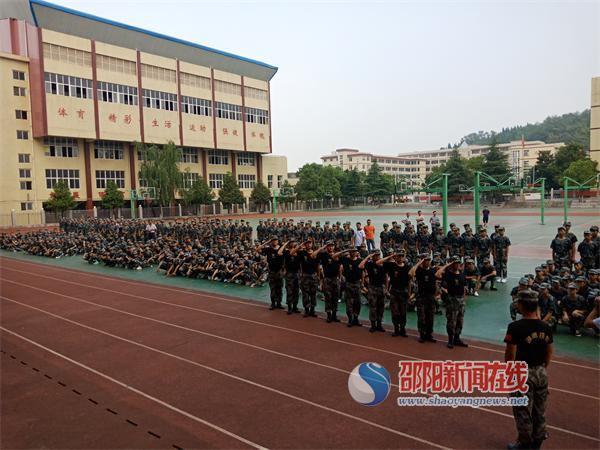 隆回县万和实验学校隆重举行2018级高一新生军训动员大会