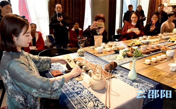  “赏中华茶道·品中国故事”讲座庆三八妇女节
