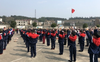 洞口县花园镇中心小学积极开展大课间活动