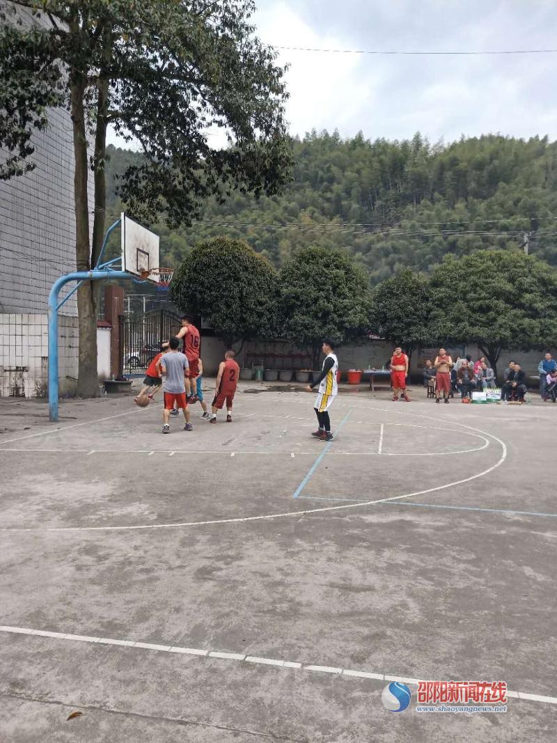 城步威溪乡政府与乡中心学校举行篮球友谊赛_邵商网