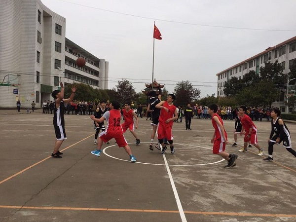 邵东县仙槎桥初级中学举办八年级男子篮球赛_邵商网