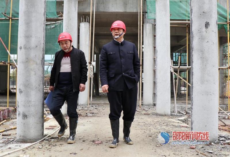 洞口县副县长肖磊突击暗访排查住建行业安全隐患