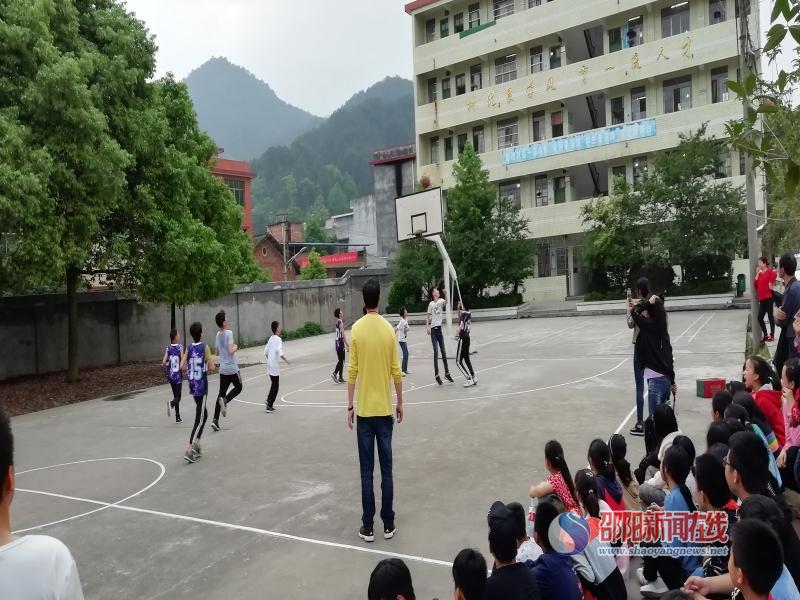 隆回县六都寨镇中学举行班级篮球赛活动_邵阳头条网