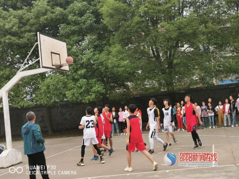 隆回县六都寨镇中学七、八年级班级篮球赛精彩落幕_邵商网