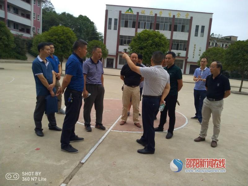 新田铺镇中心小学接受邵阳市县义务教育均衡发展督导检查组调研检查