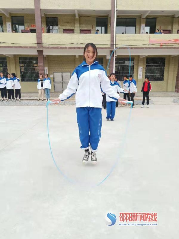 隆回县曾家坳中学举行九年级学生跳绳比赛_邵商网