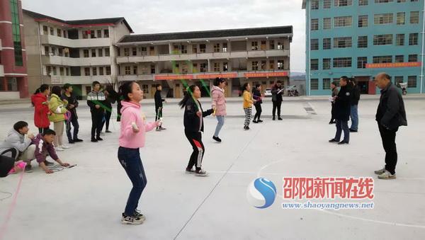 隆回县高平镇中学举行九年级学生三分钟跳绳比赛_邵商网