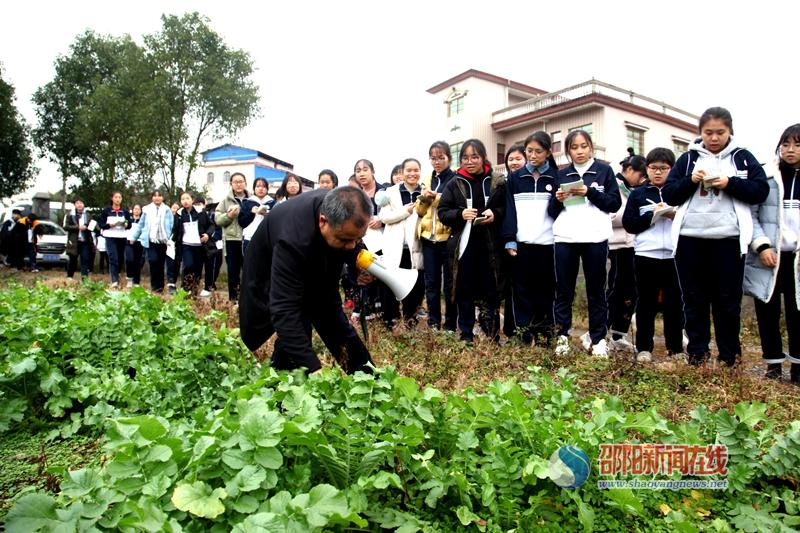 武冈二中组织学生深入铜鹅养殖基地开展社会实践研学活动