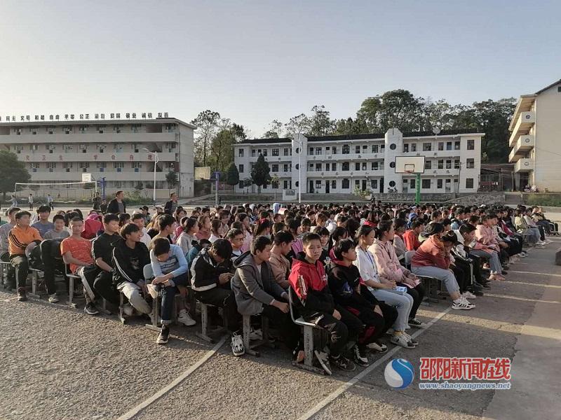 隆回县三阁司镇长铺中学九年级召开第一次月考总结大会 邵阳新闻