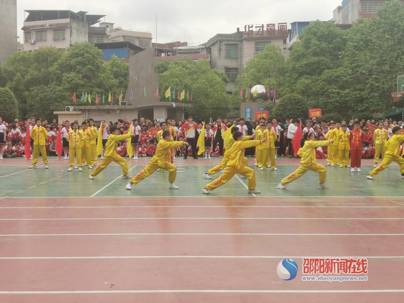 隆回县东方红小学举行春季运动会开幕式