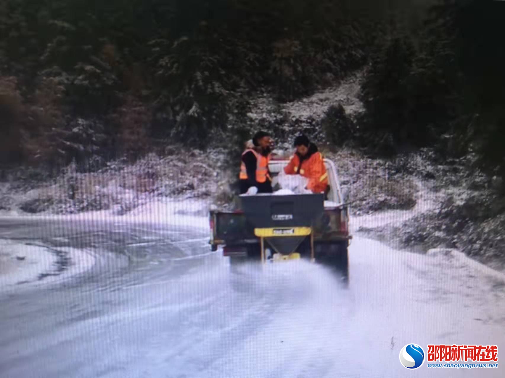 新宁县公路建设养护中心全力应对低温雨雪冰冻天气_邵商网