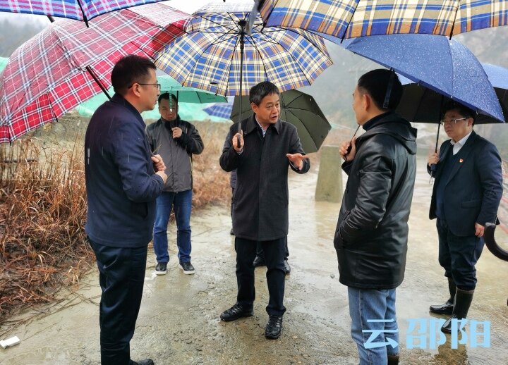 严华在新邵县调研长江经济带生态环境警示片披露问题整改工作