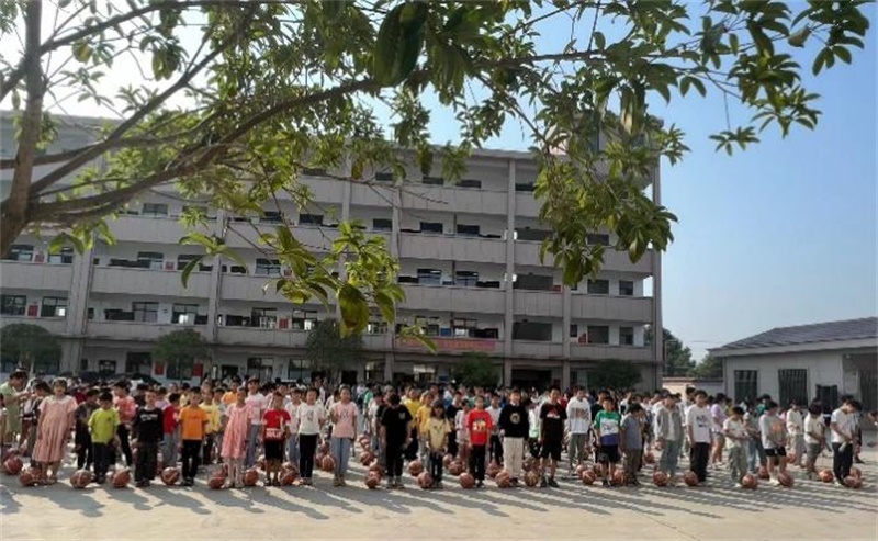 邵东市牛马司镇水井头学校开展“关注留守儿童，构建和谐社会”主题活动