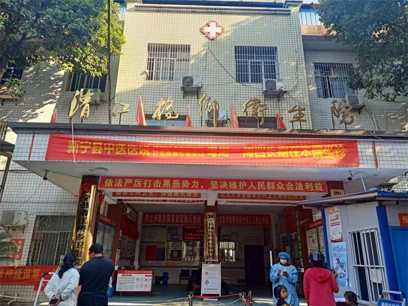 老人一顿吃八个柿子，胃内长出巨大结石