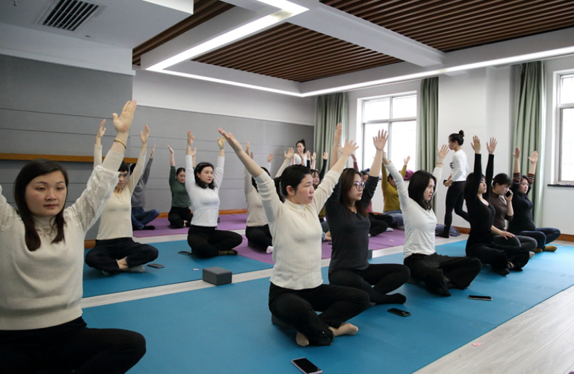 邵阳路桥开展“三八”国际妇女节瑜伽主题活动