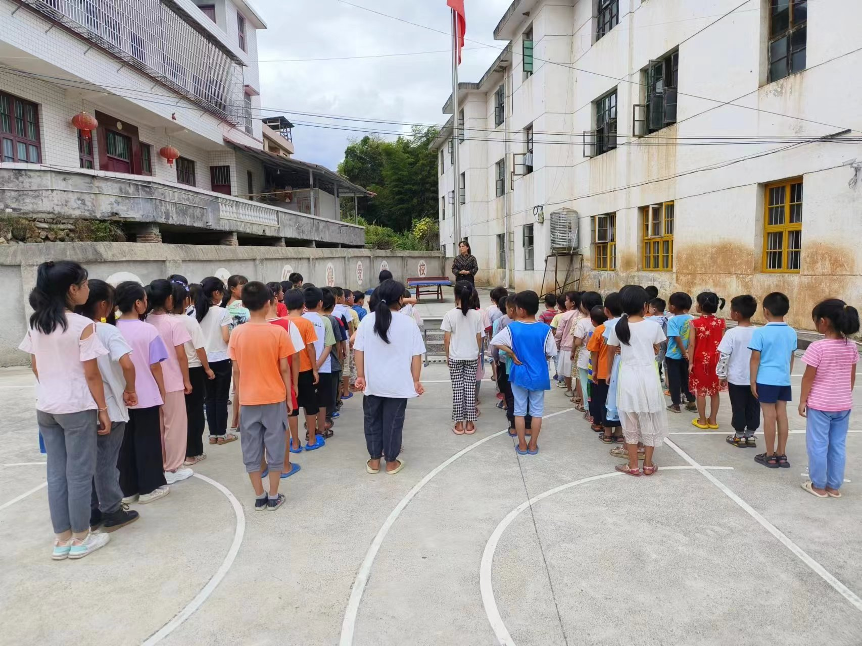 隆回县七江镇洞头小学举行开学典礼暨颁奖仪式