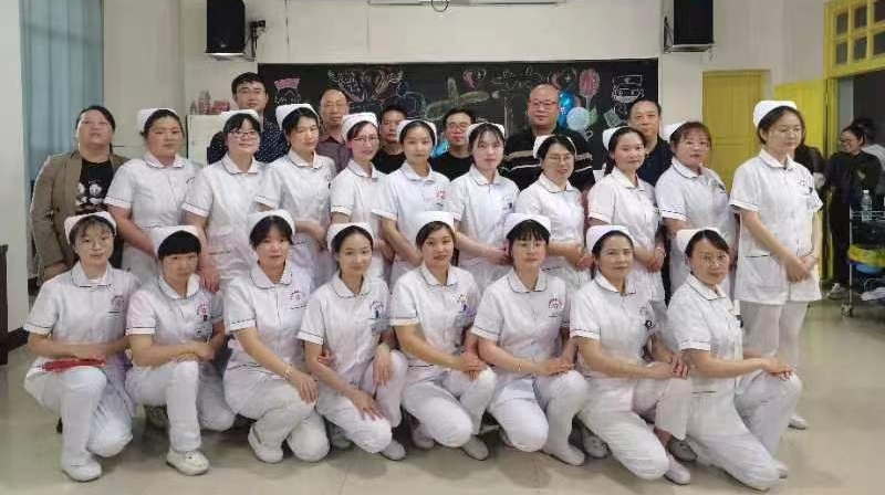隆回县六都寨镇中心卫生院开展“5·12国际护士节”活动
