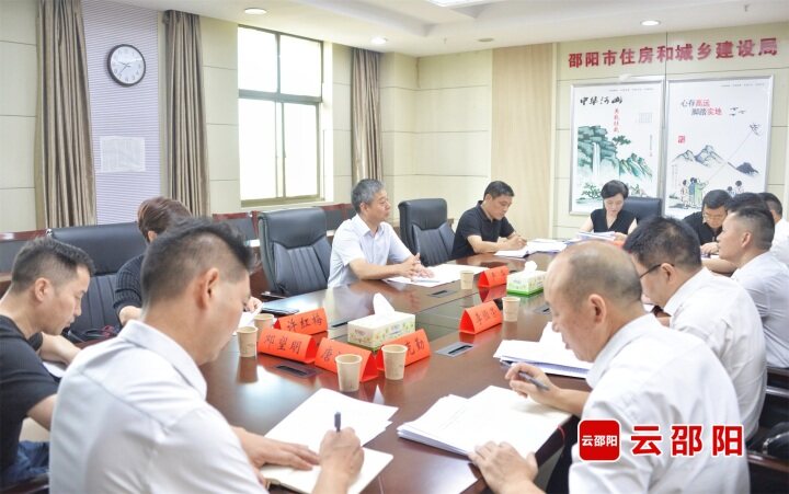 严华在市教育局、市住建局督导群众身边不正之风和腐败问题集中整治工作