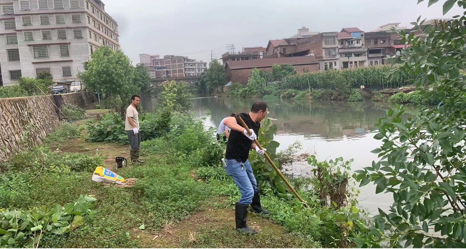 邵东市仙槎桥镇持续开展环境卫生整治行动