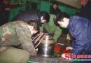 绥宁县国营荣岩电站检修人员安装维护发电机组(图)
