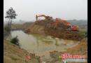 双清区肥田村颜家湖段饮水井填埋行动今日进行