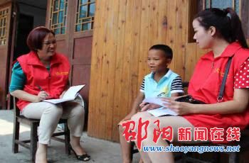 父亲疯癫母亲出走 苦难中顽强生长的大山孩子盼爱心