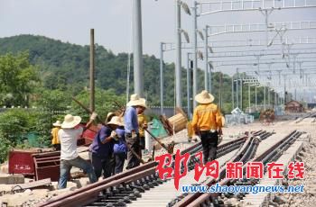 娄邵铁路扩改工程将于8月25日完成整道和焊接