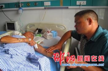 兄弟勇斗歹徒一死一伤 母亲住院“硬汉”陷困境