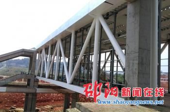 邵阳火车站站台改造基本完成 即将投入使用的新式人行天桥