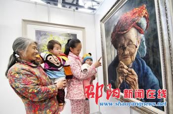 “2015湘商大会邵阳文化艺术展”在大剧院内展出