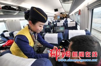 邵阳步入“高铁时代” 运营首日旅客出行秩序井然