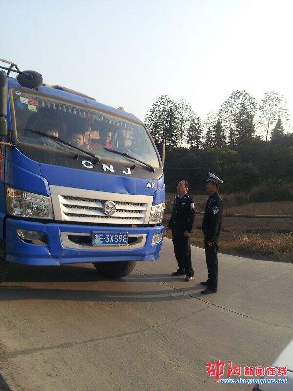 邵阳县大队查处多起货车交通违法行为