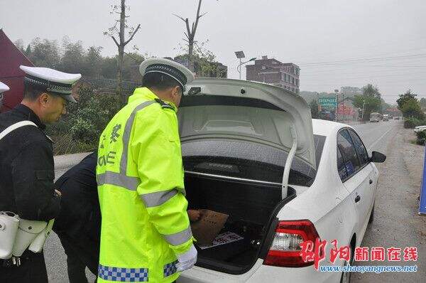 隆回交警开展涉牌涉证违法整治行动