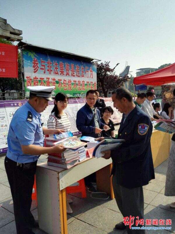 隆回交警大队开展应急知识宣传活动