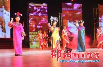 邵阳市文化艺术中心举办“奇美邵阳 宝庆媛梦”旗袍文化展
