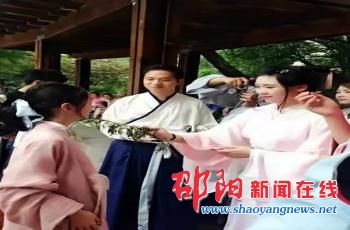 弘扬传统文化 邵阳汉服社举行端午活动