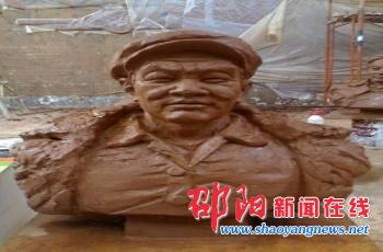 隆回县男子打工迷上陶艺制作 返乡从事工艺品雕塑
