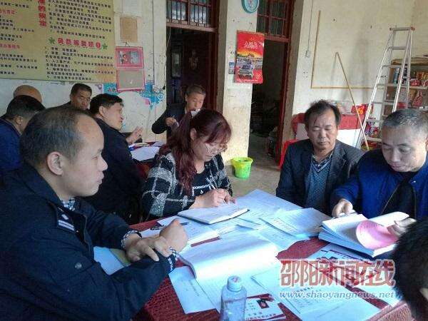 邵阳县交警积极推进精准扶贫工作