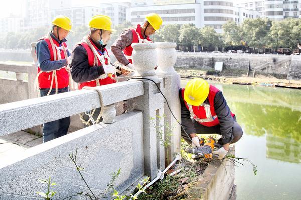 邵阳邵水东路景观照明工程加紧施工 将安装各类灯具5万余盏