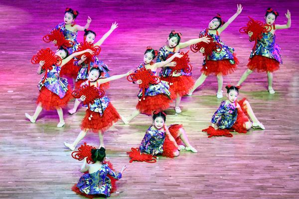 第三届邵阳市少儿春节联欢晚会在艺术中心大剧院演出
