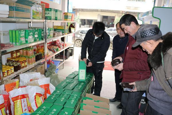 6000箱猪血丸子一上午卖光 电子商务助农产品畅销