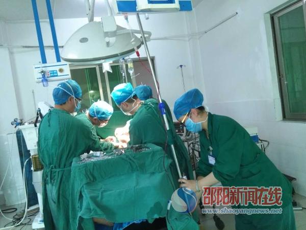 隆回县中医医院成功救治车祸致脾破裂复合伤患者