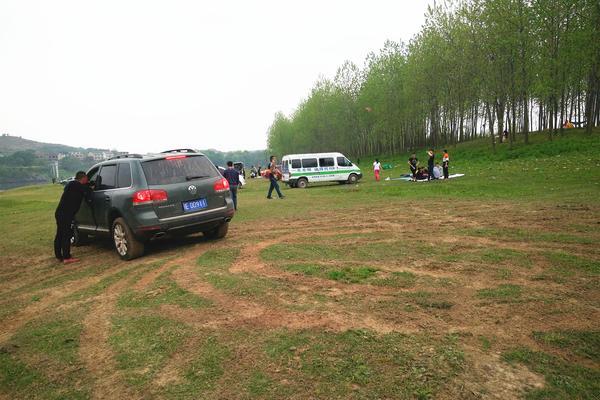 新邵县酿溪镇王家坪村河滩沦为飙车地 村民直呼伤不起