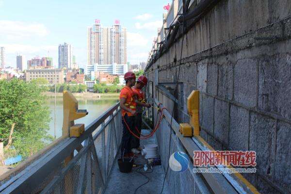 双清区公路管理局加快一桥排污和防撞工程施工