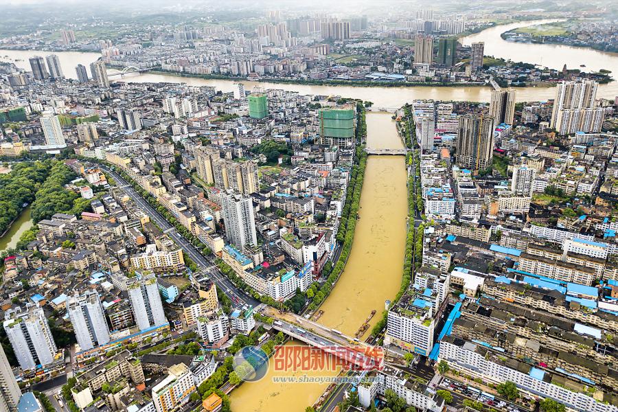 暴雨过后的邵阳市区能见度格外好 防汛形势依然严峻