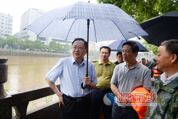 龚文密率队深入邵阳城区部分路段和建设工地检查指导防汛工作